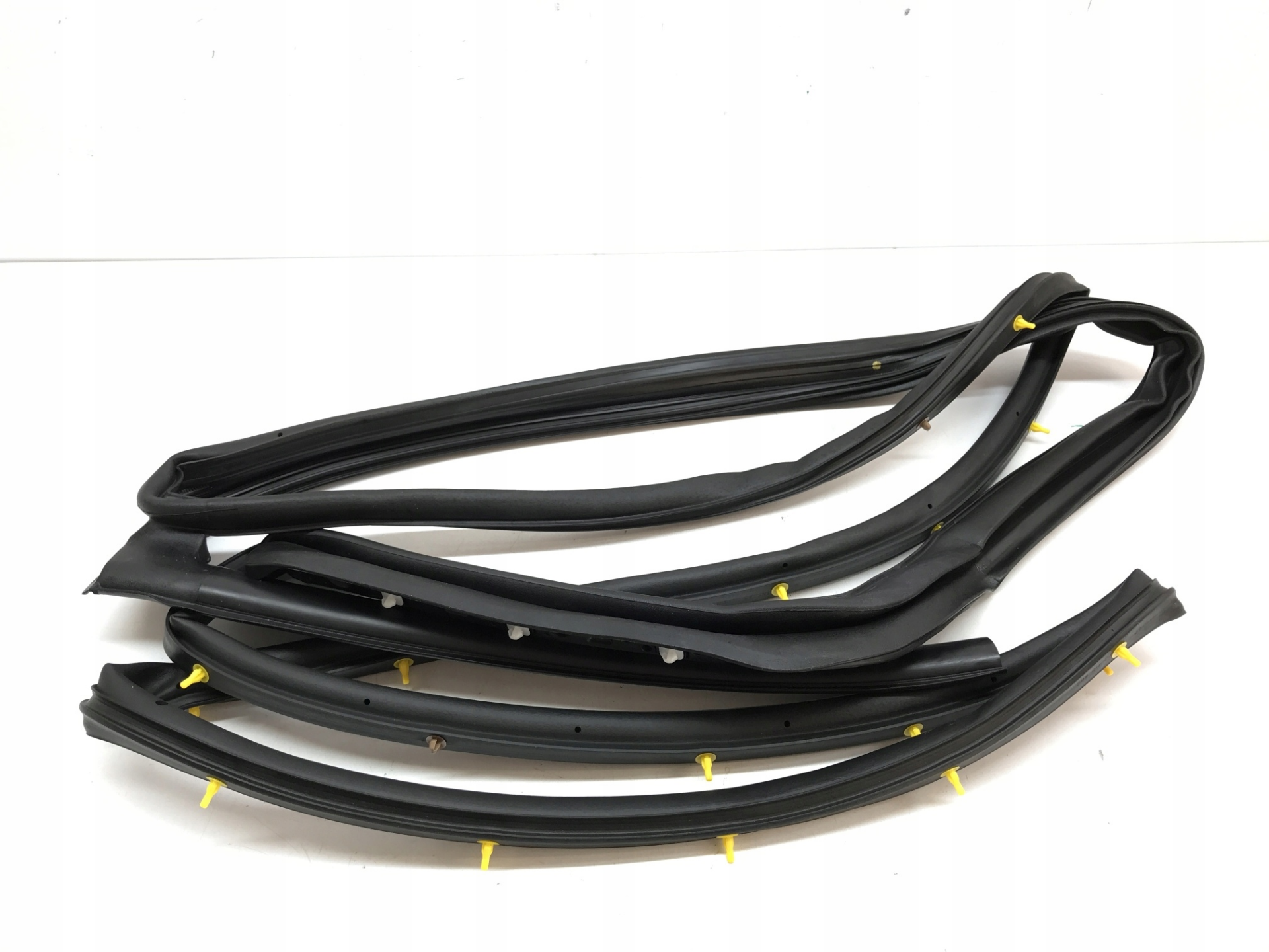 Arka Kapı Gövde Fitili Sağ 83140F1000