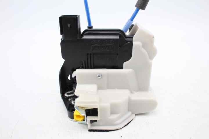 SOL ARKA KAPI KILIDI 814111W010