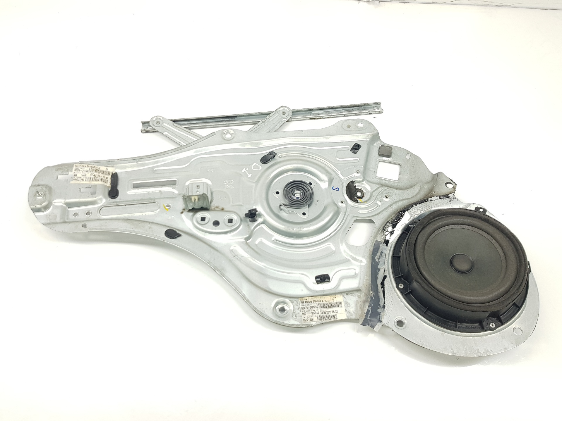 Cam Krikosu Sol Ön 824713U000